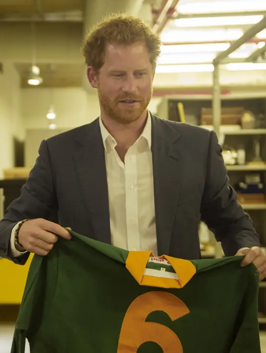 Banyak penggemar Pangeran Harry yang tidak setuju dengan kedekatannya dengan Emma Watson, (AFP/Bintang.com)