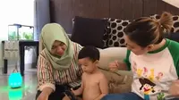 Tya Ariestya memilih pijat pediatric untuk kesehatan anaknya (Instagram/@tya_ariestya)