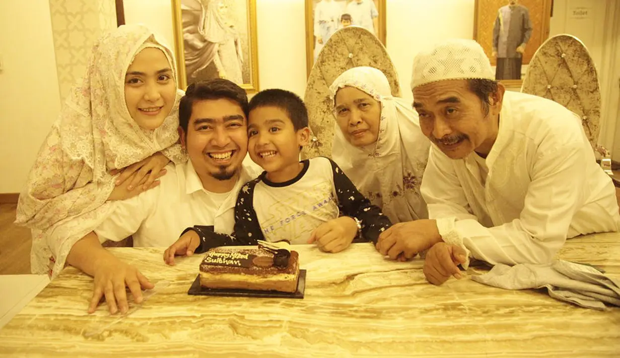 Ustaz Solmed dan April Jasmine