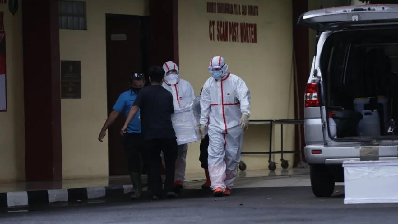Cahaya mengaku sudah mengirimkan somasi kepada pihak rumah sakit. Namun, belum ada jawaban. Padahal, pihak keluarga meminta agar dokter menerbitkan surat rujukan supaya pasien A dibawa ke rumah sakit lain.<br>