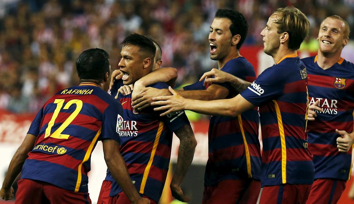 Pemain Barcelona merayakan gol yang dicetak Neymar ke gawang Atletico dalam lanjutan La Liga Spanyol di Stadion Vicente Calderon, Madrid, Spanyol. Sabtu (12/9/2015). (Reuters/Javier Barbancho)