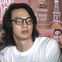 Beredar kabar bahwa Marcell Darwin cemburu dengan adegan mesra yang terjadi antara Dimas Anggara dan Michelle Ziudith di sebuah film. Tetapi hal itu, tidak menjadi penyebab rusaknya hubungan asmara mereka.