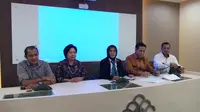 Profesor Muladi (kedua dari kanan) bersama Tim Penyusun RUU KUHP saat jumpa pers di Jakarta, Rabu (6/6/2018). (Liputan6.com/Ady Anugrahadi)