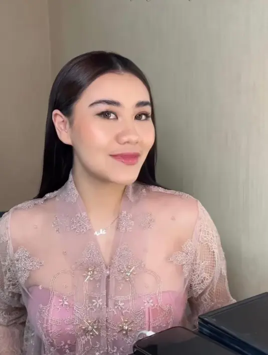 Acara itu dihelat dalam rangka menyambut kehamilan Aurel yang memasuki usia 7 bulan. [@natasyapp]