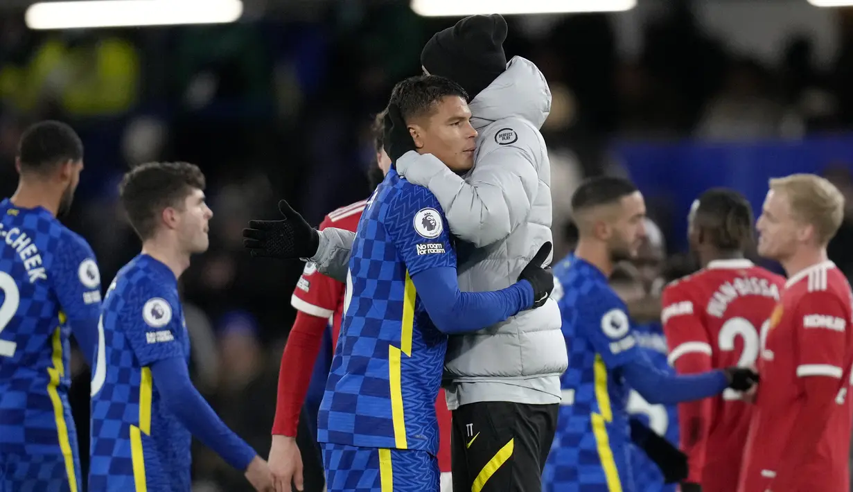 Hingga laga usai, skor 1-1 tetap bertahan. Chelsea masih memimpin klasemen Liga Inggris dengan 30 poin, sementara Manchester United tertahan di posisi ke-8 dengan koleksi 18 poin. (AP/Kirsty Wigglesworth)