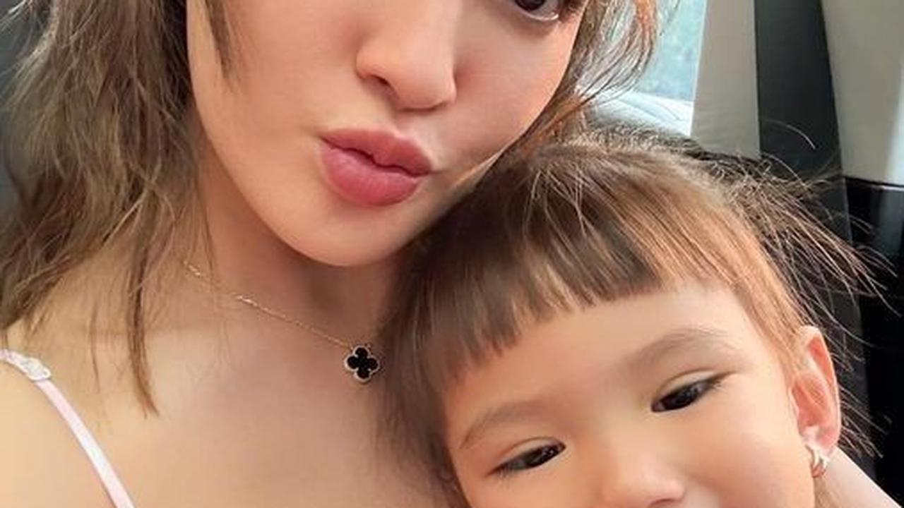Real Barbie! Deretan Foto Cantik Shandy Aulia Dampingi Claire Hadir di Pesta Ulang Tahun Teman Sang Anak