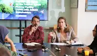 Penasihat Bidang Ekonomi pada Kementerian Lingkungan Hidup dan Perubahan Iklim Brasil Andre Aquino dan&nbsp;Resident Representative UNDP Indonesia Sara Ferrer Olivella saat memberikan pernyataan pers terkait&nbsp;Tropical Forest Forever Facility (TFFF) di Jakarta, Senin (20/10/2025). (Dok. UNDP)
