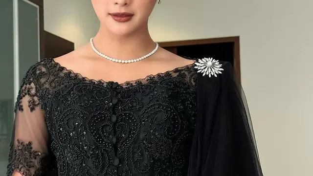 Inspirasi Model Kebaya Modern ala Devina Kirana (credit: instagram/kiranadevina)