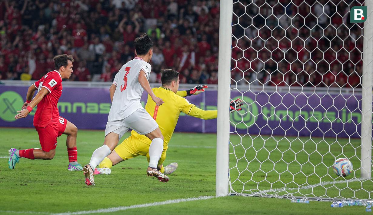 <p>Pemain Timnas Indonesia, Egy Maulana Vikri, mencetak gol ke gawang Vietnam dalam laga Grup F Kualifikasi Piala Dunia 2026 zona Asia di Stadion Utama Gelora Bung Karno (SUGBK) Senayan, Jakarta, Kamis (21/3/2024). (Bola.com/Bagaskara Lazuardi)</p>