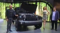 Jeep Wrangler Sahara dengan mesin 6.4L V8 Hemi resmi diperkenalkan Garasindo pada hari kedua IIMS 2014