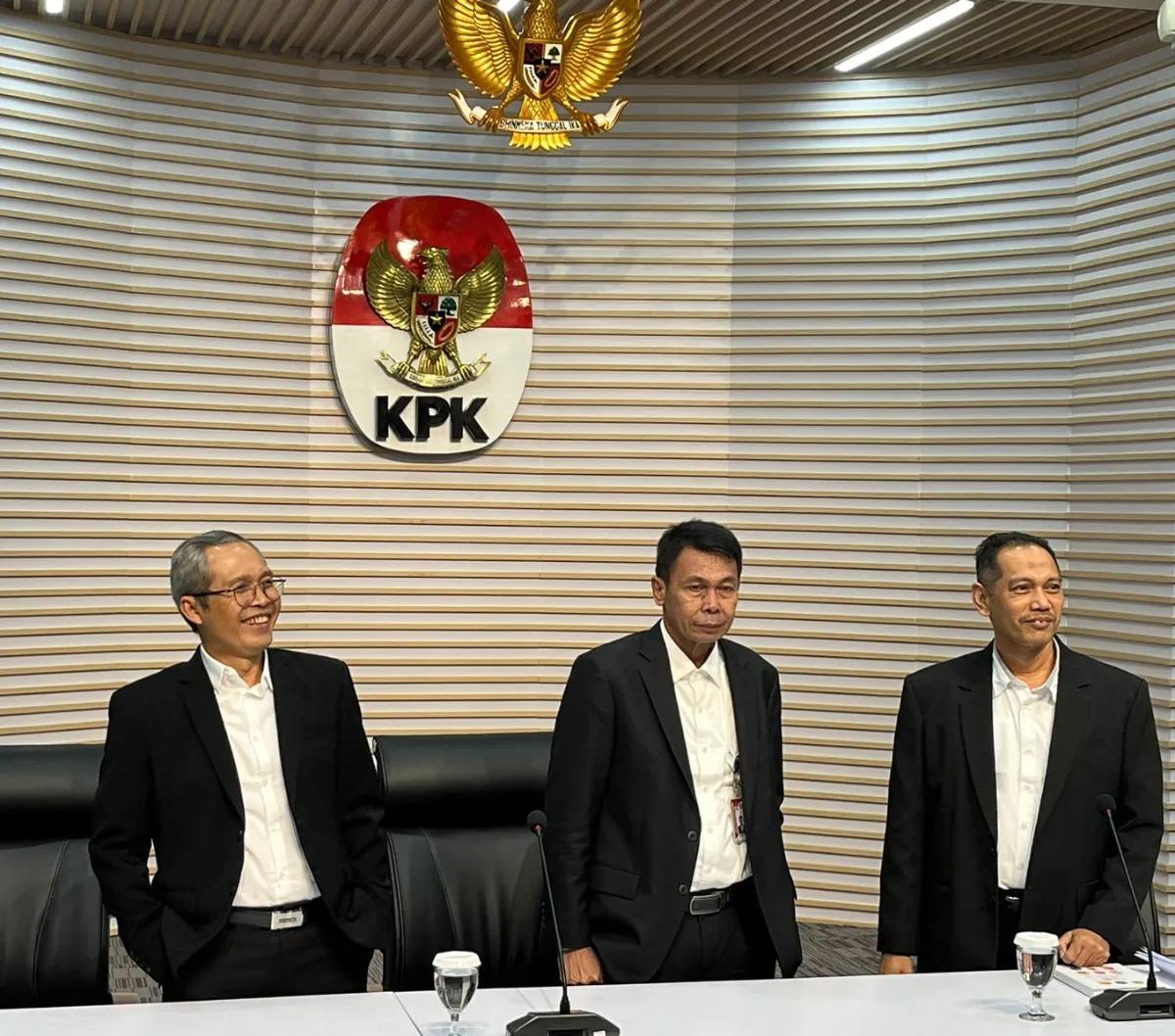 Ketua Sementara Komisi Pemberantasan Korupsi (KPK) Nawawi Pomolango&nbsp; sudah memutus akses Firli Bahuri di gedung KPK.&nbsp;