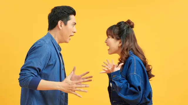 pasangan bertengkar hebat