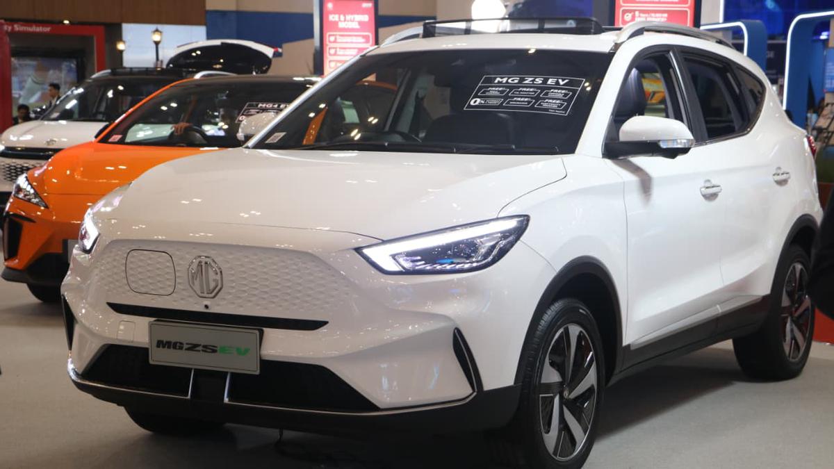 Deretan Mobil Listrik Rp 300 Jutaan di GJAW 2025