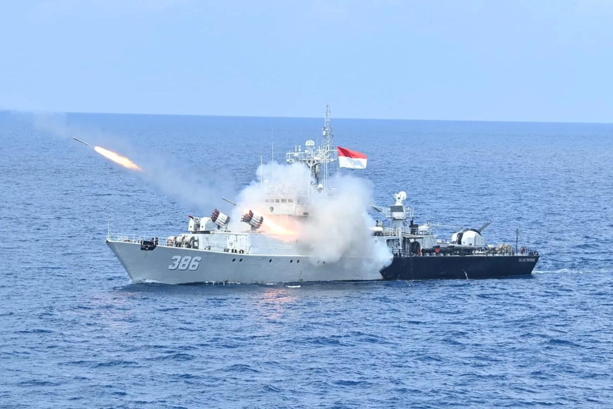 FOTO: TNI Tunjukkan Kesiapan Hadapi Perang Modern Lewat Latopslagab di Karimun Jawa