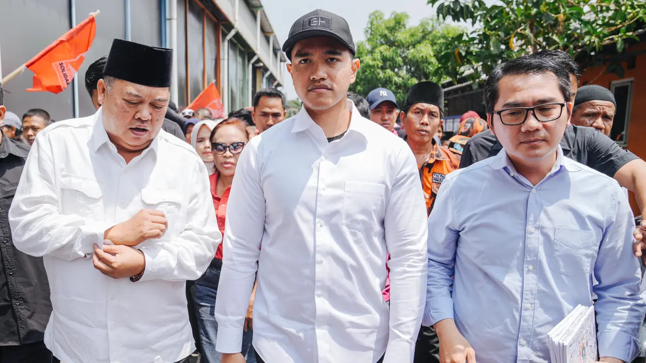 Ketua Umum Partai Solidaritas Indonesia (PSI) Kaesang Pangarep hari ini kembali melanjutkan safari politiknya, dengan mendatangi Tempat Pembuangan Sampah (TPS) di Desa Gelam Jaya, Kecamatan Pasar Kemis, Kabupaten Tangerang.