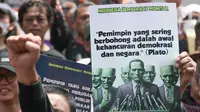 Aksi unjuk rasa ini juga mempertegas komitmen para akademisi dan aktivis untuk terus mengawal proses demokrasi di Indonesia. Mereka ingin memastikan lembaga negara, termasuk MK, tetap berfungsi sesuai amanat dengan konstitusi. (Liputan6.com/Herman Zakharia)