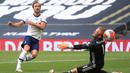 3. Harry Kane - Kane menjadi andalan di lini serang Tottenham dalam mencetak gol. Pemain berusia 27 tahun ini mampu produktif dalam mencetak gol, musim ini kane mengoleksi 18 gol dari 29 penampilannya di premier league. (AFP/Adam Davy/pool)