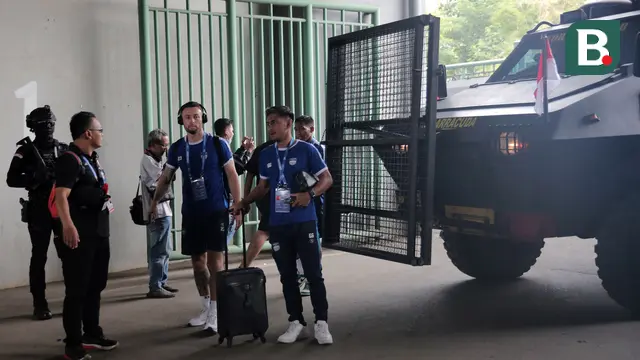Foto: Penampakan Skuad Persib Bandung saat Tiba di Stadion Patriot Candrabhaga Menggunakan Barracuda Jelang Bentrok Kontra Persija