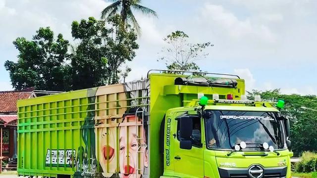 10 Potret Modifikasi Truk Hino yang Sukses Bikin Pangling di Jalan, Semuanya Gagah Banget!