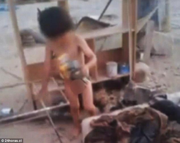 Balita dua tahun yang diterlantarkan orang tuanya | Photo: Copyright dailymail.co.uk