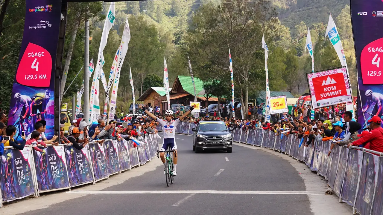Pebalap Robbie Hucker Juara Baru di Tour de Banyuwangi Ijen 2019