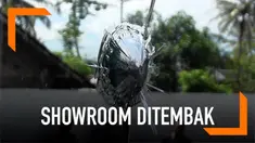 Sebuah showroom motor di Wates, Yogyakarta ditembak orang tak dikenal. Penjaga mendengar suara tembakan pukul 03.00 WIB.