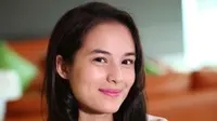  Senyum Manis Chelsea Islan Ini Bisa Bikin Pria Awet Muda