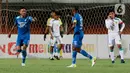 Striker Persib Bandung, Wander Luiz (kiri) melakukan selebrasi bersama Victor Igbonefo, usai mencetak gol ke gawang Persebaya Surabaya pada laga perempat final Piala Menpora 2021 di Stadion Maguwoharjo, Sleman, Minggu (11/4/2021). (Bola.com/M Iqbal Ichsan)
