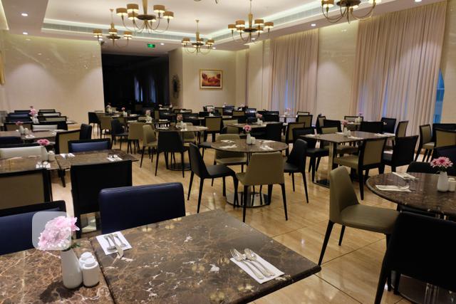 <p>Restoran Al-Amber di hotel Pullman Zamzam Makkah, Arab Saudi. (Liputan6.com/Asnida Riani)</p>