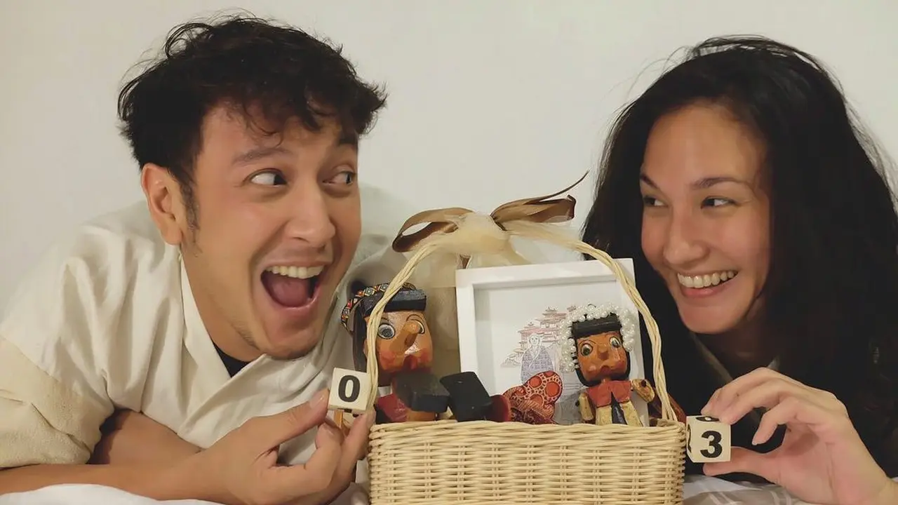 [Fimela] Dimas Anggara dan Nadine Chandrawinata
