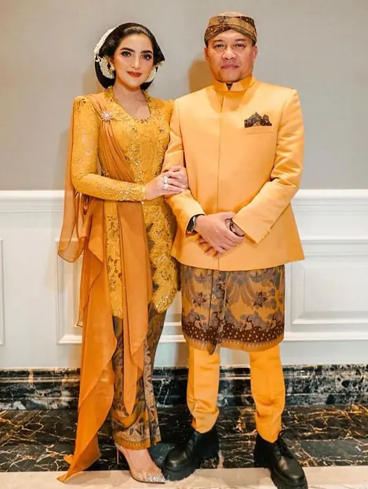 Penampilan Aurel Hermansyah, Ashanty, dan Krisdayanti berkebaya di acara Tedak Siten Ameena mencuri perhatian. (Instagram/ashanty_ash).