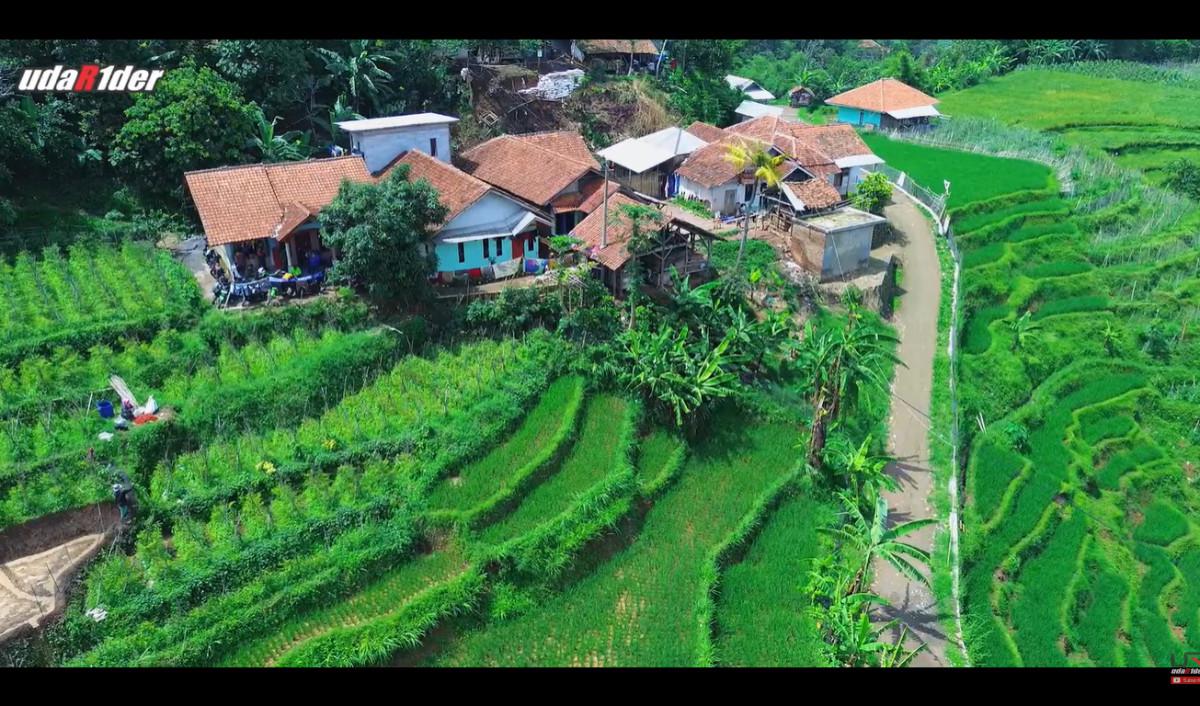 Letaknya di Perbukitan