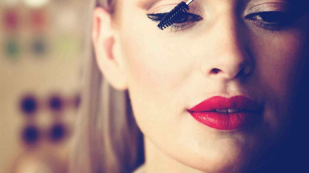 Pentingkah Makeup Terlalu Tebal?