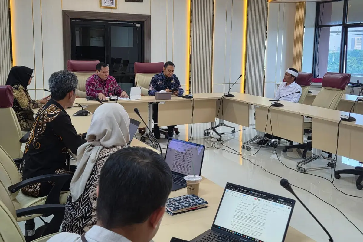 Inspektorat Jenderal (Itjen) Kementerian Dalam Negeri (Kemendagri) saat meminta klarifikasi kepada Bupati Purwakarta Saepul Bahri Binzein terkait kegaduhan lagu 'Lalaki Langit'. (Dok. Istimewa)