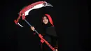 Seorang wanita berhijab mengenakan cosplay saat mengikuti "Hijab Cosplay" di Subang Jaya, Malaysia, Sabtu (29/4). Acara Hijab Cosplay ini merupakan acara pertama kali yang digelar di Malaysia. (AFP PHOTO / Manan VATSYAYANA