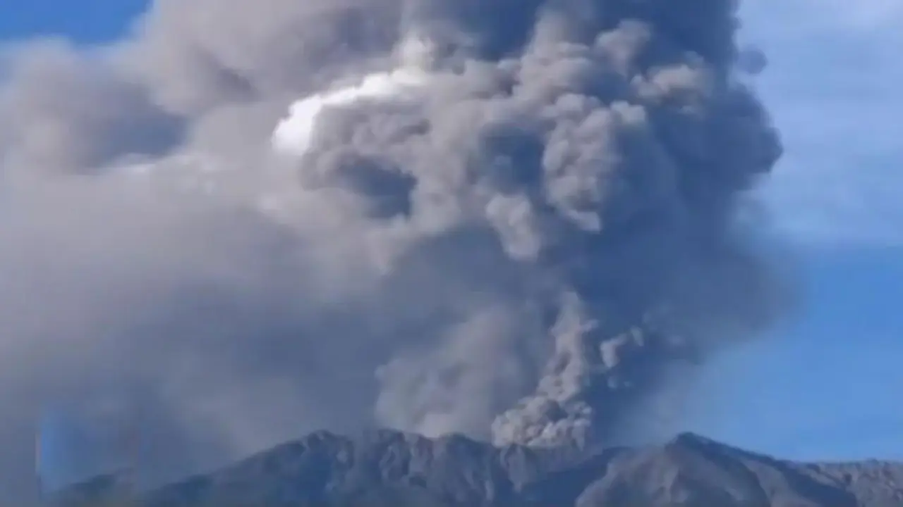 20150715-Erupsi Gunung Raung-Jember
