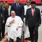 Paus Fransiskus berada di Indonesia sejak Selasa (3/9/2024). (Tatan Syuflana/POOL/AFP)