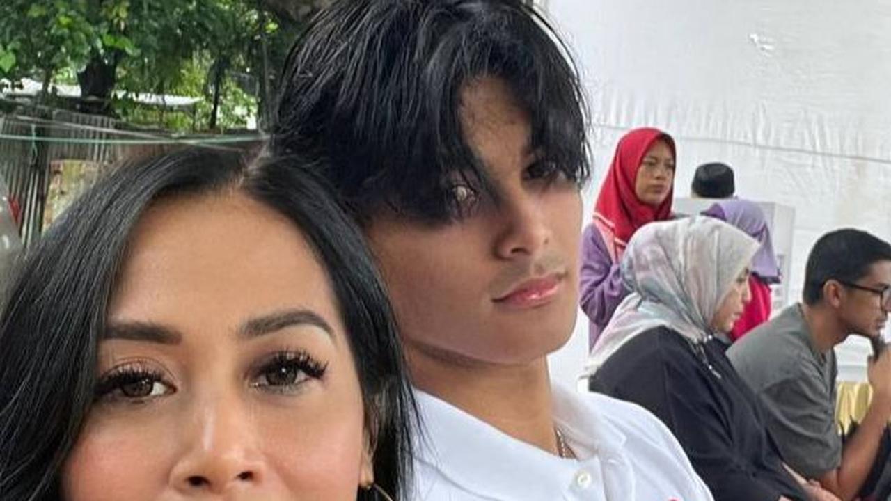 Diah Permatasari tidak hanya dikenal sebagai seorang selebriti, tetapi juga sebagai seorang ibu yang mendukung dan memotivasi anak-anaknya.