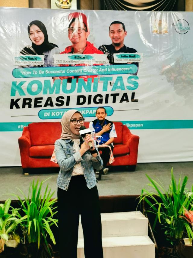 Pegiat literasi digital Mira Sahid