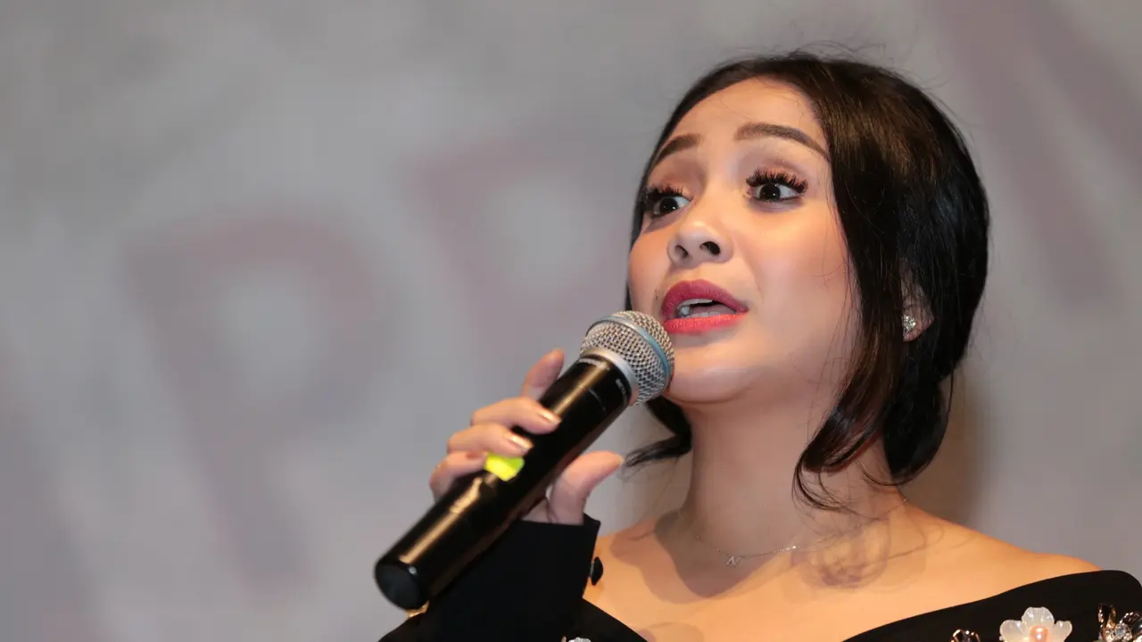 [Bintang] Nagita Slavina