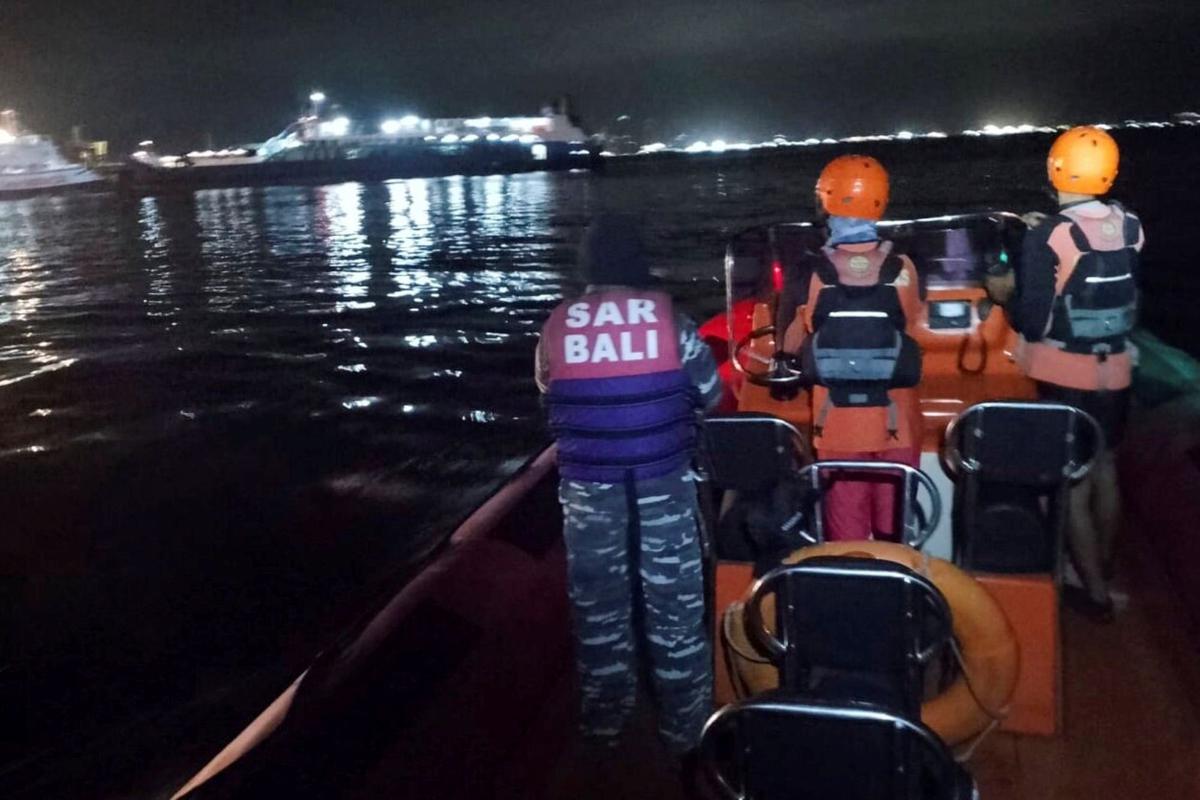 KMP Tunu Pratama Jaya tenggelam di Selat Bali