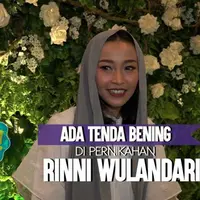 Rinni Wulandari khawatir tamunya akan kehujanan. 