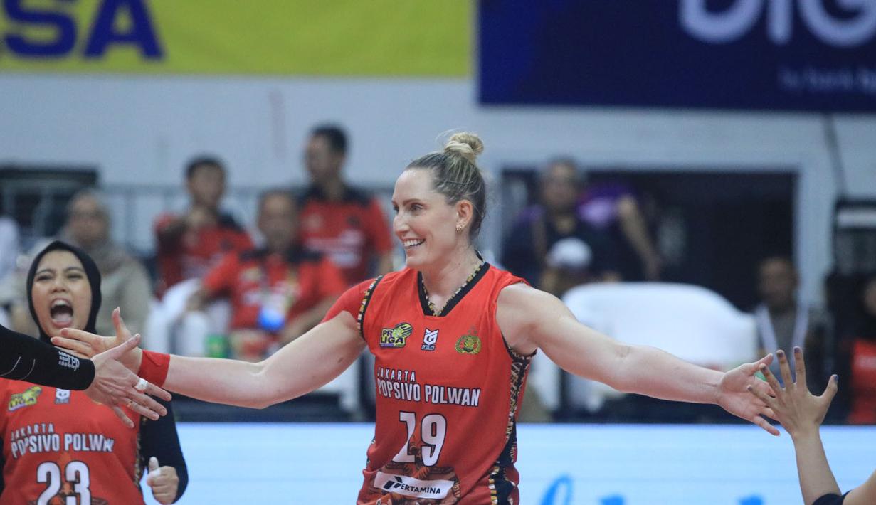 <p>Selebrasi pemain Jakarta Popsivo Polwan, Madison Kingdon setelah mencetak angka saat menghadapi Jakarta Pertamina Enduro pada laga seri kedua putaran kedua PLN Mobile Proliga 2024 di GOR Si Jalak Harupat, Kabupaten Bandung, Kamis (6/6/2024). Jakarta Popsivo Polwan menang 3-0 (25-14, 25-17, 25-21). (Dok. PBVSI)</p>