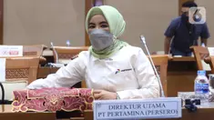 Dirut PT Pertamina (Persero) Nicke Widyawati mengikuti Rapat Dengar Pendapat (RDP) dengan Komisi VII DPR di kompleks Parlemen, Senayan, Jakarta, Senin (5/4/2021). RDP tersebut membahas kebakaran tangki minyak milik Pertamina RU VI Balongan, Indramayu, Jawa Barat. (Liputan6.com/Angga Yuniar)