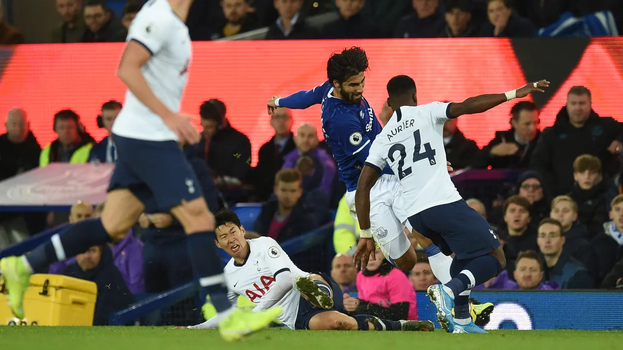 Wajah Menyesal Son Heung-min Usai Bikin Kaki Andre Gomes Patah