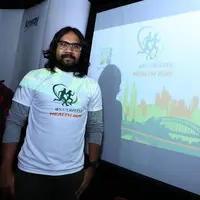 Demam lari rupanya juga melanda drummer Fajar Alexa