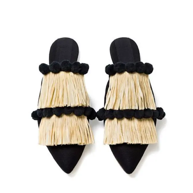 Mules shoes yang bikin penampilan jadi kece banget. (sumber foto: manrepeller.tumblr.com/pinterest)