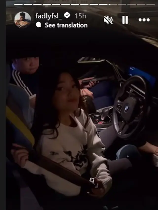 Beli Mobil Sport Baru, Ini 6 Potret Fuji Saat Test Drive di Jalanan