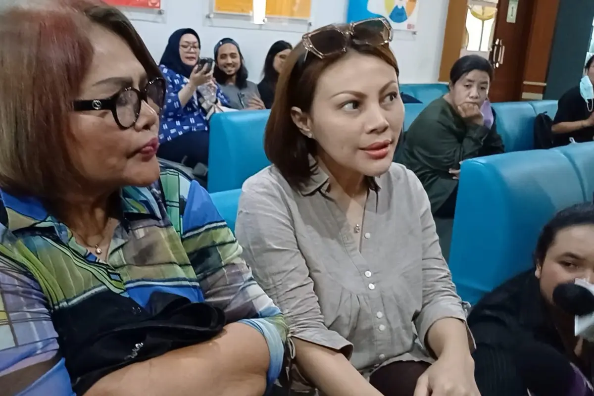 Ibunda dan kakak Virgoun turut hadir untuk memberikan keterangan sebagai saksi.