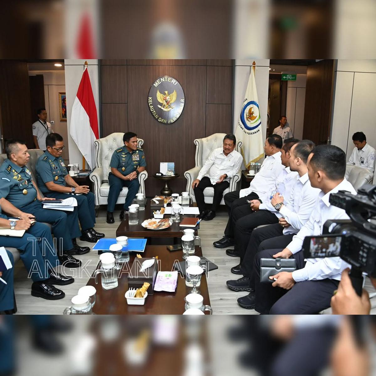 Kasal dan Jenderal AL Turun Tangan, Pasukan Tegas 'Obrak Abrik' Pagar Laut Tangerang Rugikan Nelayan